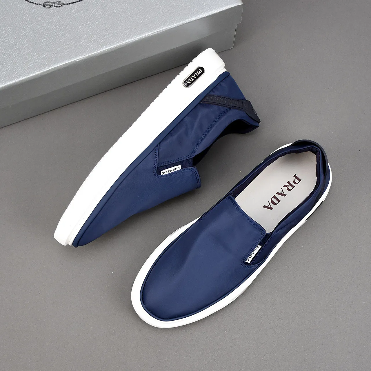 PP400❣️❣️❣️Prada breathable cloth shoes, the upper is made of comfortable and breathable fabric, and the ultra-light soft foam outsole. Men's size 39-44.